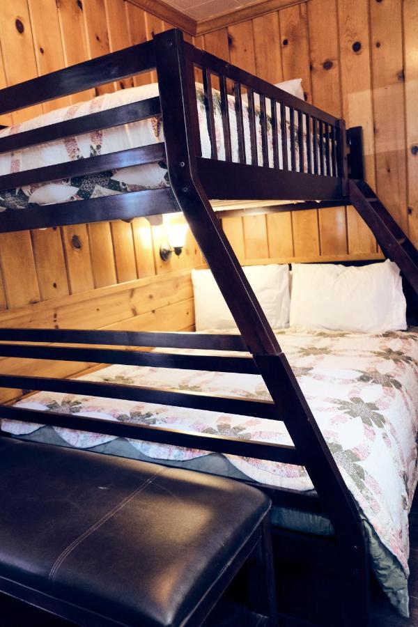 Lake Front Cabins Джун Лейк Екстериор снимка